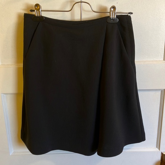 Aritzia Dresses & Skirts - Aritzia Wilfred Black Primavere Skirt